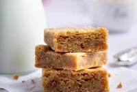 Chewy Browned-Butter Blondies with Crisp Edges