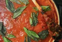 Authentic Meatless Sugo: Italian Tomato and Basil Sauce Recipe