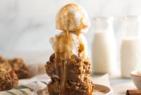 Apple Crisp Blondie Bars Recipe with Cinnamon Oat Topping