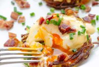 Rösti Eggs Benedict with Crispy Potato Cakes