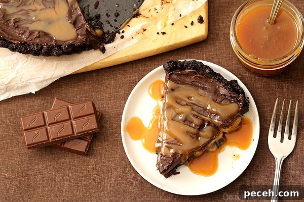 No-Bake Chocolate Banana Caramel Tart Recipe 5 No Bake Chocolate Banana Caramel Tart with a caramel swirl