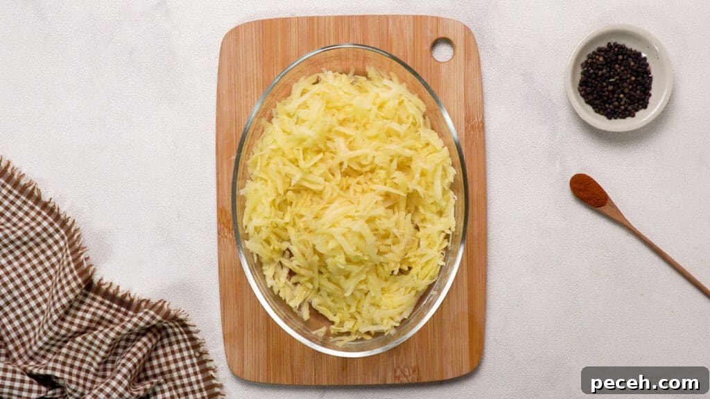Grate potatoes in the bowl