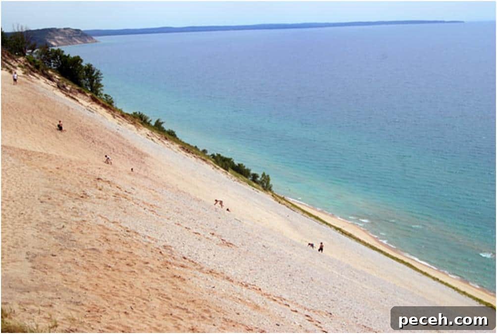 Discover Michigan: Road Trips, Lakes and Outdoor Activities 16 Sleeping bear dunes