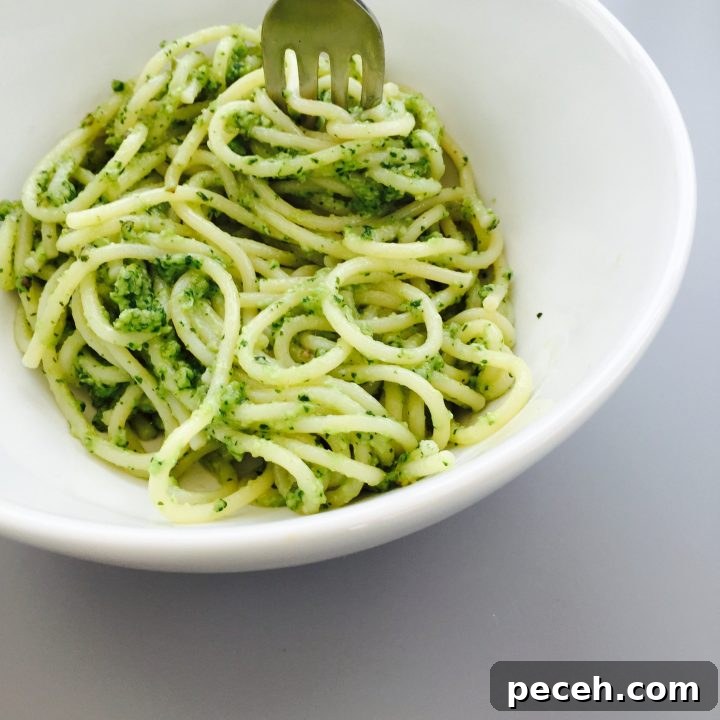 quick pesto recipe, pesto with basil, how to make pesto with pine nuts, easy italian recipe, quick dinner idea, quick vegetarian meal, easy family food from daisies and pie