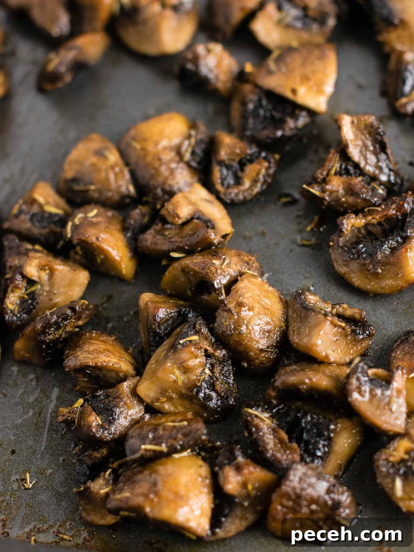 Quick Oven-Roasted Mushrooms with Garlic and Herbs 3 Quick and easy roasted mushrooms recipe. Perfect healthy side dish! #sidedish #roastedmushrooms #vegan #meatless #mushrooms #dinner #vegetables