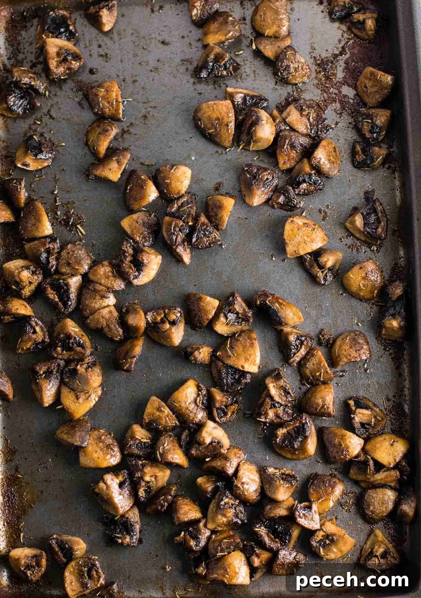 Quick Oven-Roasted Mushrooms with Garlic and Herbs 4 Quick and easy roasted mushrooms recipe. Perfect healthy side dish! #sidedish #roastedmushrooms #vegan #meatless #mushrooms #dinner #vegetables