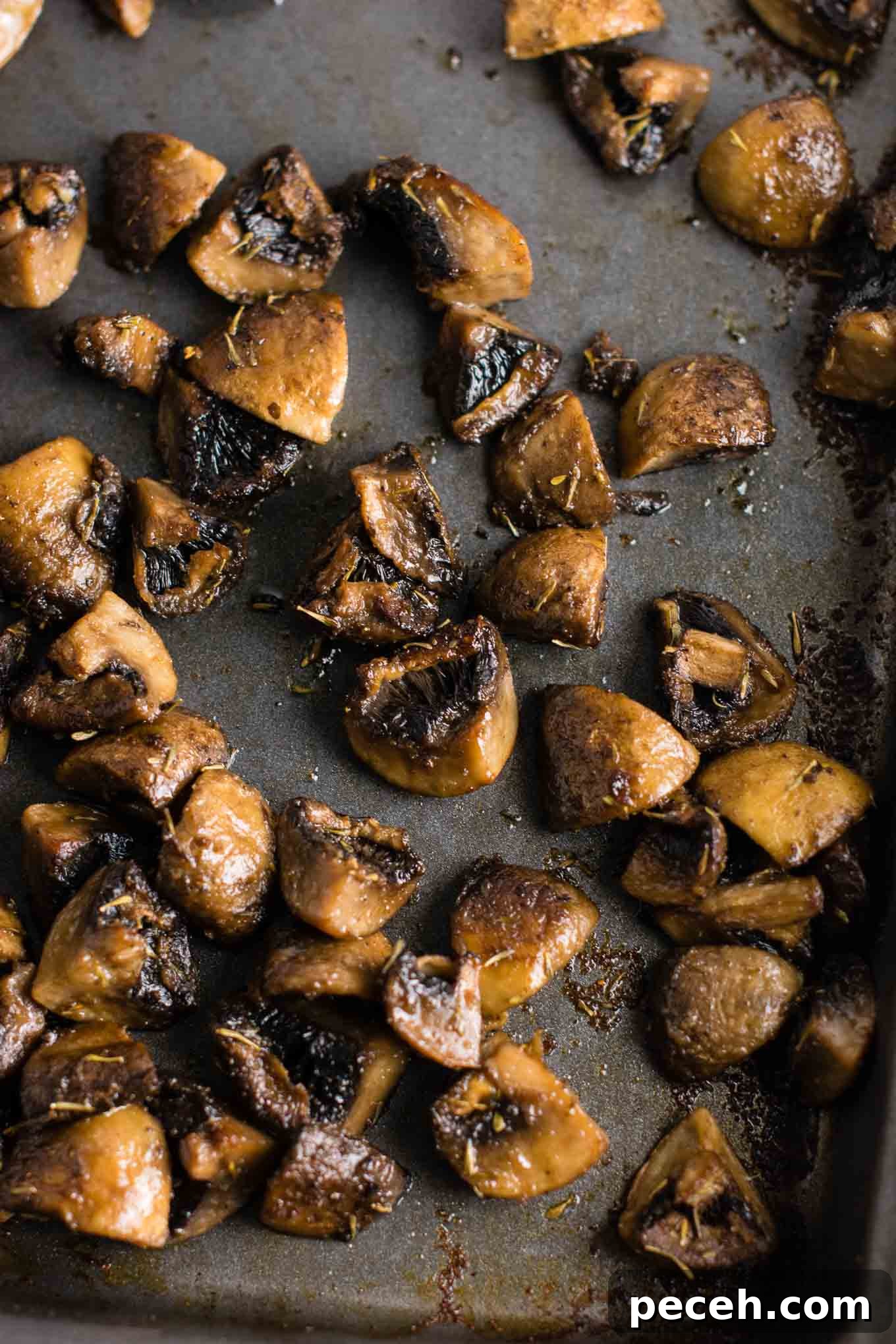 Quick Oven-Roasted Mushrooms with Garlic and Herbs 5 Quick and easy roasted mushrooms recipe. Perfect healthy side dish! #sidedish #roastedmushrooms #vegan #meatless #mushrooms #dinner #vegetables