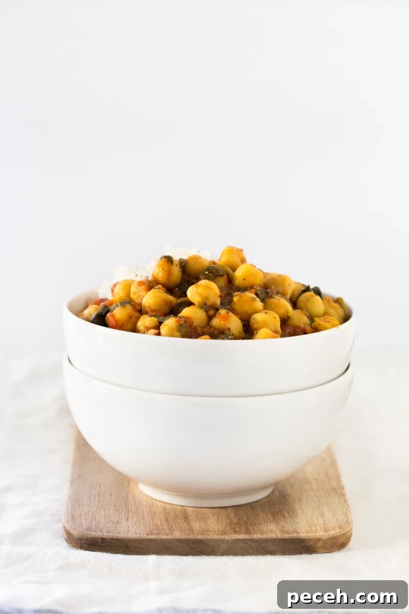 Chole Palak: Spiced Chickpeas with Spinach Curry Recipe 4 Chole Palak (Spinach with Chickpeas).- Chole Palak is an Indian recipe made with spinach and chickpeas. It's quite spicy, but so delicious. Besides, we've made an oil-free version.