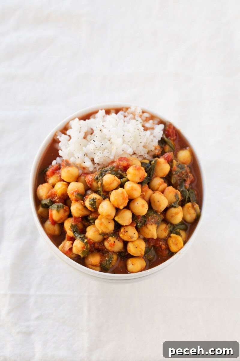 Chole Palak: Spiced Chickpeas with Spinach Curry Recipe 5 Chole Palak (Spinach with Chickpeas).- Chole Palak is an Indian recipe made with spinach and chickpeas. It's quite spicy, but so delicious. Besides, we've made an oil-free version.