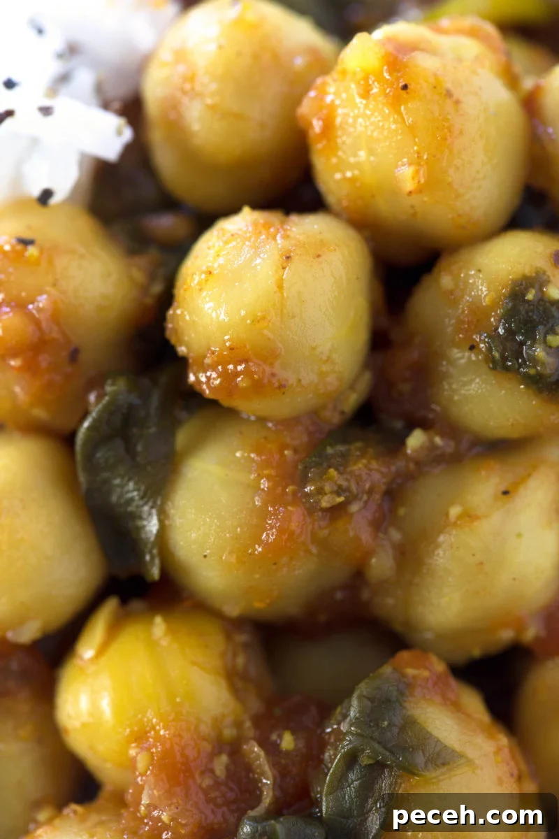 Chole Palak: Spiced Chickpeas with Spinach Curry Recipe 6 Chole Palak (Spinach with Chickpeas).- Chole Palak is an Indian recipe made with spinach and chickpeas. It's quite spicy, but so delicious. Besides, we've made an oil-free version.